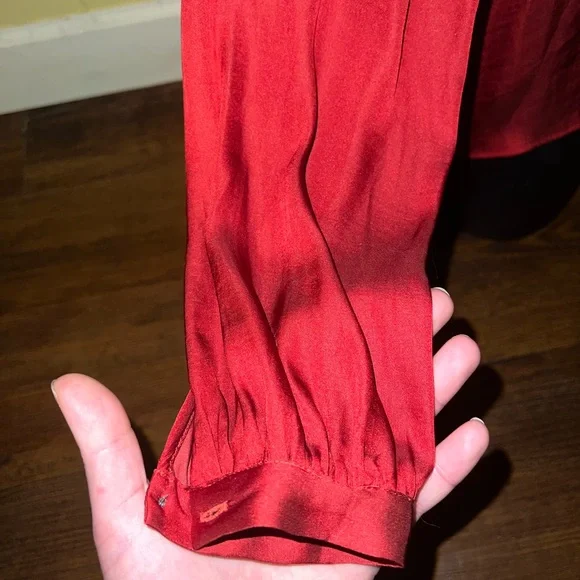 ⭐️Banana Republic Red Silky Button Up Holiday Party Long Sleeve Blouse Size XS - Picture 11 of 16